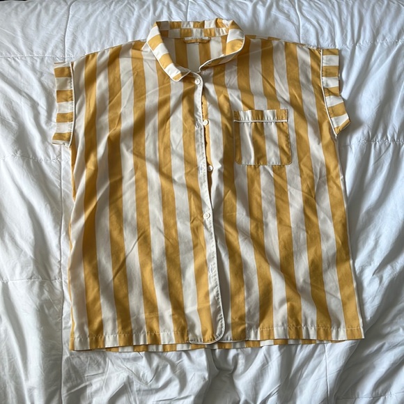 Love & Lore Yellow & White Striped Short Sleeve Button Down Shirt - Picture 1 of 4